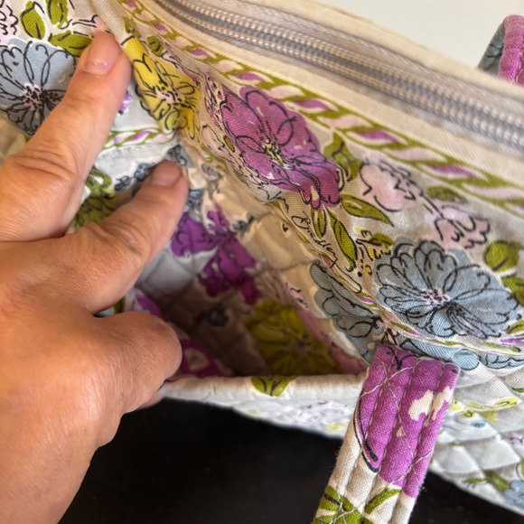 Vera Bradley RETIRED PATTERN Watercolor Quilted Zip Top Small Tote - Picture 3 of 11